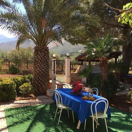 Вилла Zahra Casa Vacanze Кастеллуццо Экстерьер фото